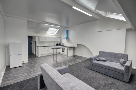 View Full Details for Large First Floor Flat, Darwen Street, Blackburn
