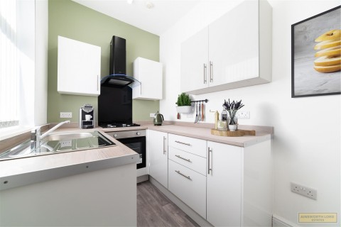 View Full Details for Blackburn Road, Flat Above, Darwen