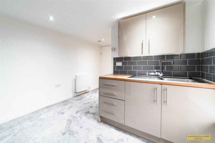 Images for Part Self-Contained Bedsit, Redearth Rd , Darwen